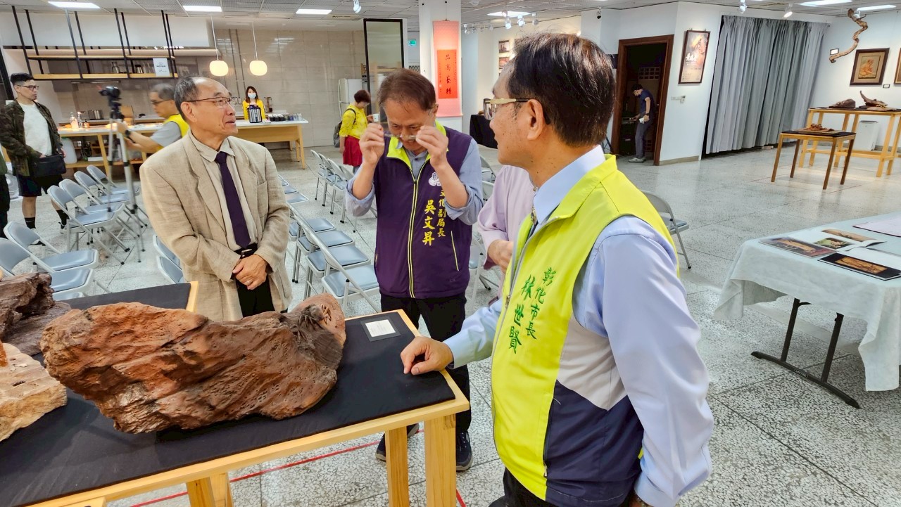 黃媽慶木雕六十 - 生物造型創作+乙巳年生活影像紀錄