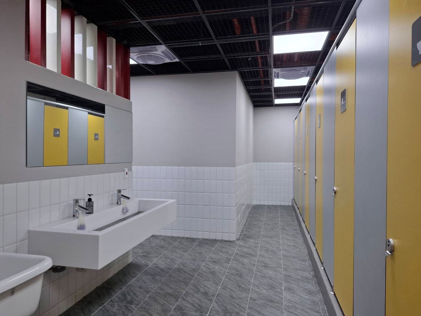 台中市投入近7億元補助182校改善老舊廁所  打造校園優質如廁環境　