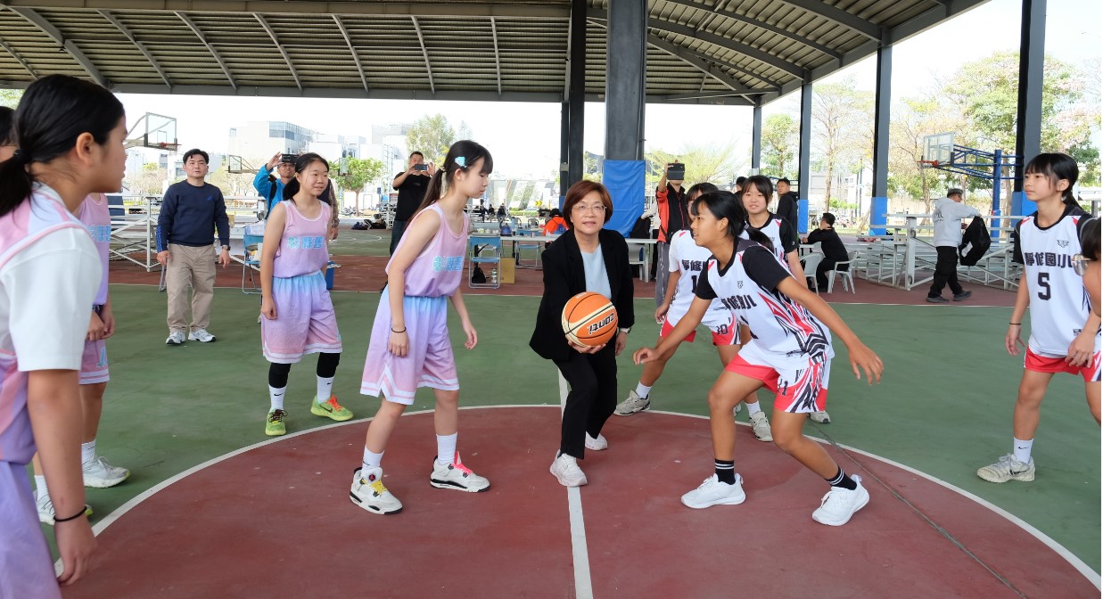 彰化縣國小籃球聯賽開幕 49校614名小將齊聚競技