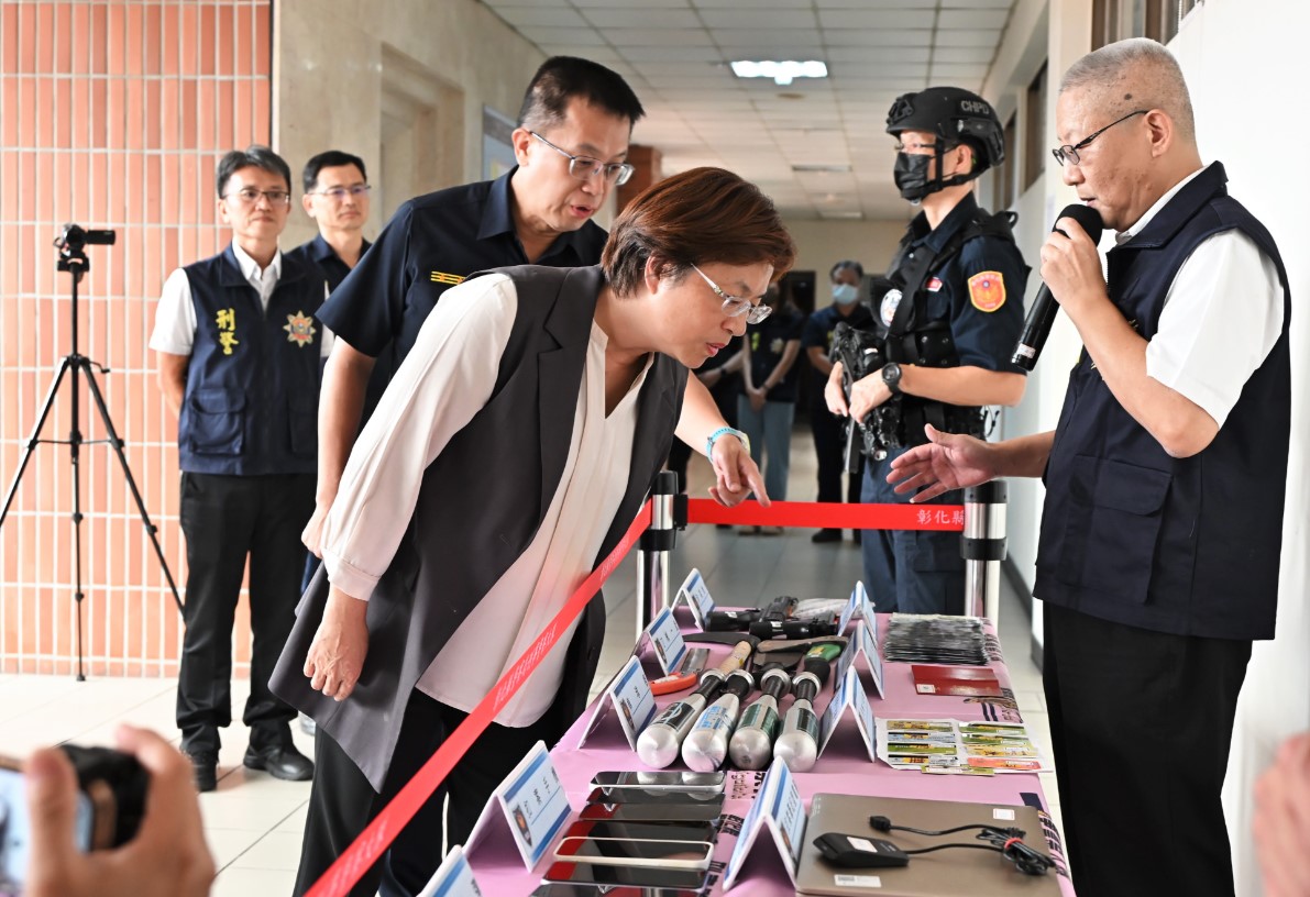 彰警獲打詐、掃黑、肅槍三料冠軍 縣長王惠美親赴警局表揚員警辛勞